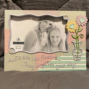 NWOT Ceramic Aunt Frame